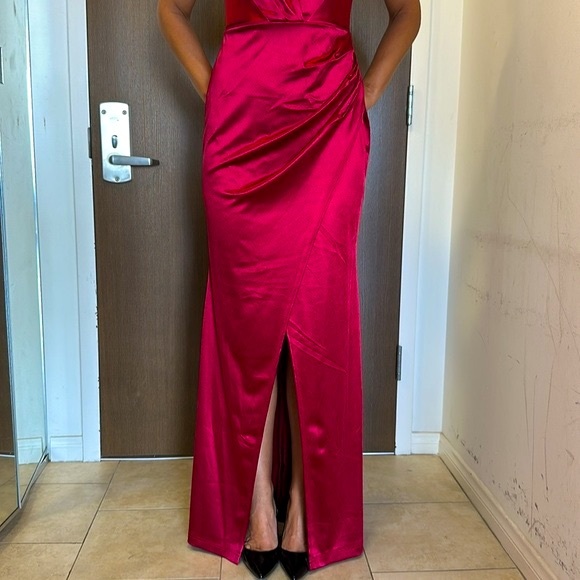 BRAND NEW Lulu’s Deep Red Plunge Drape Slit Dress with Adjustable Straps - Picture 10 of 15